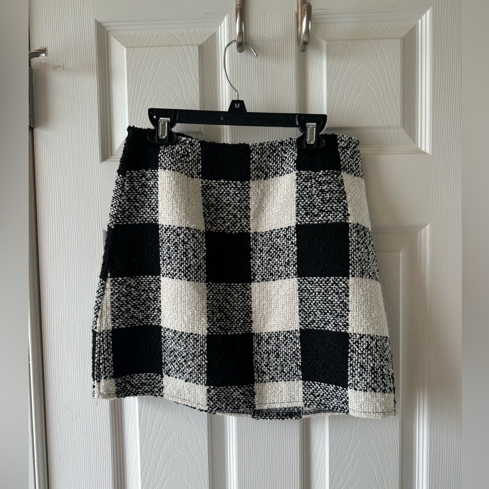 Woman’s H&M checkered skirt size:small